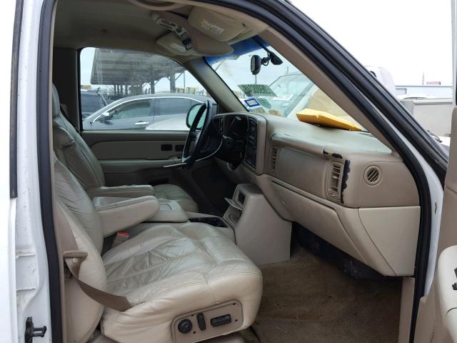 3GNEC16ZX2G359984 - 2002 CHEVROLET SUBURBAN C WHITE photo 5