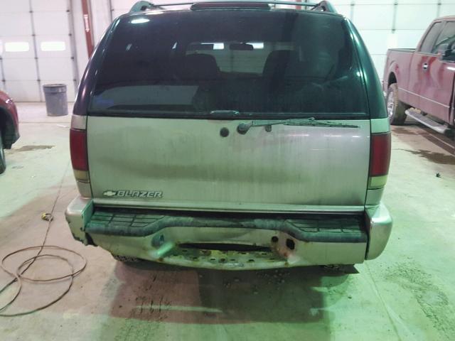 1GNDT13X54K141090 - 2004 CHEVROLET BLAZER GRAY photo 9