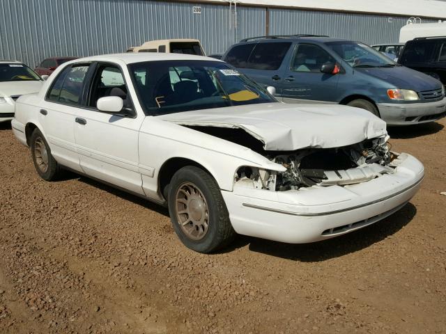 2FAFP74W8WX128791 - 1998 FORD CROWN VICT WHITE photo 1