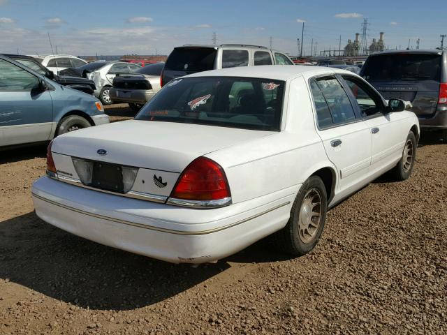 2FAFP74W8WX128791 - 1998 FORD CROWN VICT WHITE photo 4