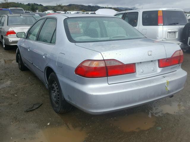 1HGCG5649WA075509 - 1998 HONDA ACCORD LX SILVER photo 3