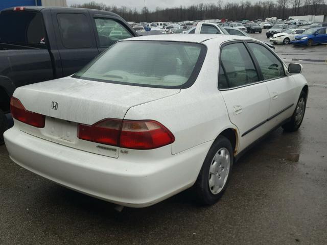 1HGCG5640XA038950 - 1999 HONDA ACCORD LX WHITE photo 4