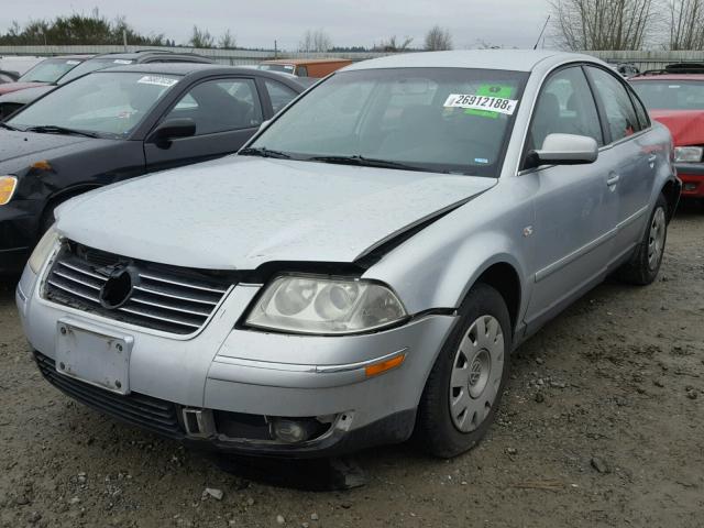 WVWPD63BX2P451157 - 2002 VOLKSWAGEN PASSAT GLS SILVER photo 2