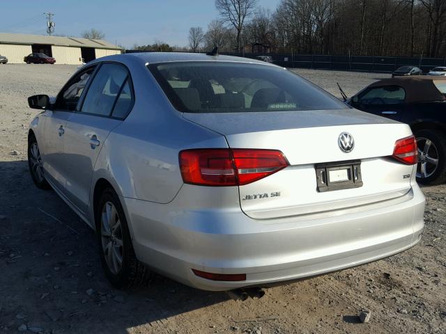 3VWD17AJ8FM265637 - 2015 VOLKSWAGEN JETTA SE SILVER photo 3