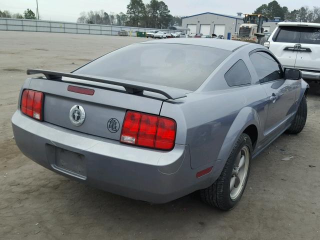 1ZVHT80N765245682 - 2006 FORD MUSTANG GRAY photo 4