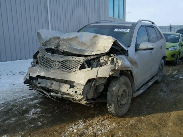 5XYKUDA21CG213154 - 2012 KIA SORENTO EX SILVER photo 2