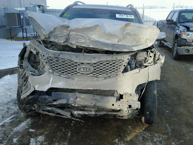 5XYKUDA21CG213154 - 2012 KIA SORENTO EX SILVER photo 7