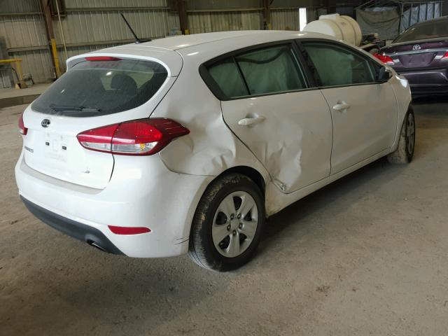 KNAFK5A88H5698472 - 2017 KIA FORTE LX WHITE photo 4