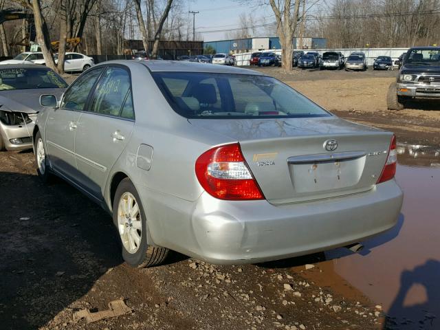 4T1BF30K32U010913 - 2002 TOYOTA CAMRY LE SILVER photo 3