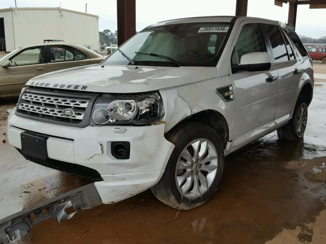 SALFR2BN3BH237230 - 2011 LAND ROVER LR2 HSE WHITE photo 2