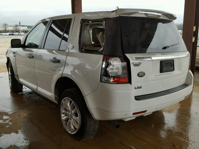 SALFR2BN3BH237230 - 2011 LAND ROVER LR2 HSE WHITE photo 3