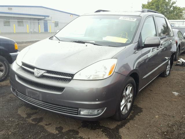 5TDZA22C25S342920 - 2005 TOYOTA SIENNA XLE GRAY photo 2