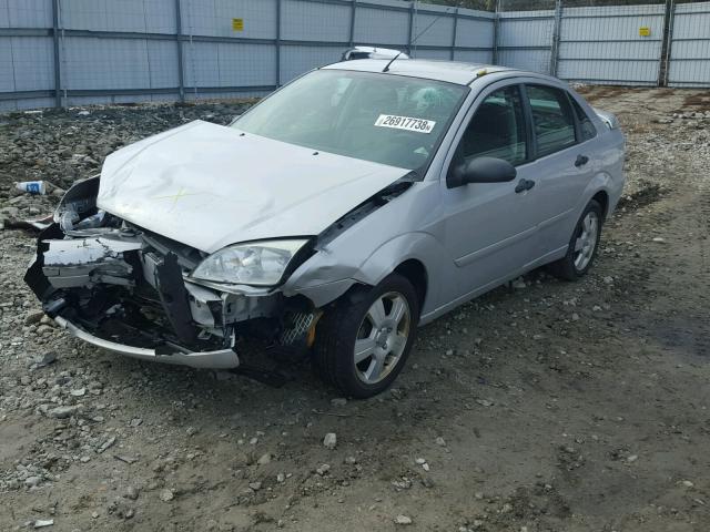 1FAHP34N37W295470 - 2007 FORD FOCUS ZX4 SILVER photo 2