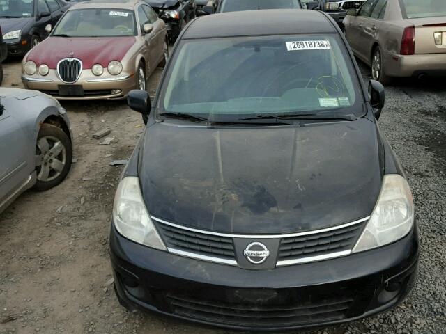 3N1BC11E28L353065 - 2008 NISSAN VERSA S BLACK photo 9