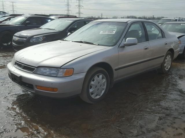 1HGCD5644TA100241 - 1996 HONDA ACCORD LX SILVER photo 2