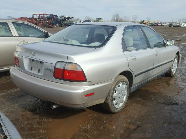 1HGCD5644TA100241 - 1996 HONDA ACCORD LX SILVER photo 4