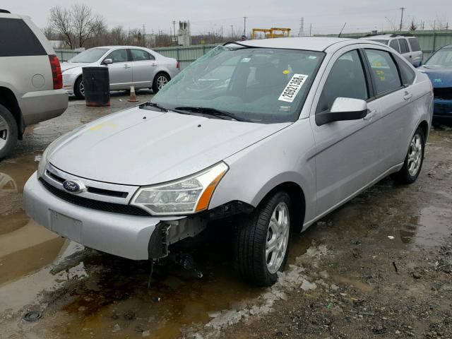 1FAHP36N29W133846 - 2009 FORD FOCUS SES SILVER photo 2