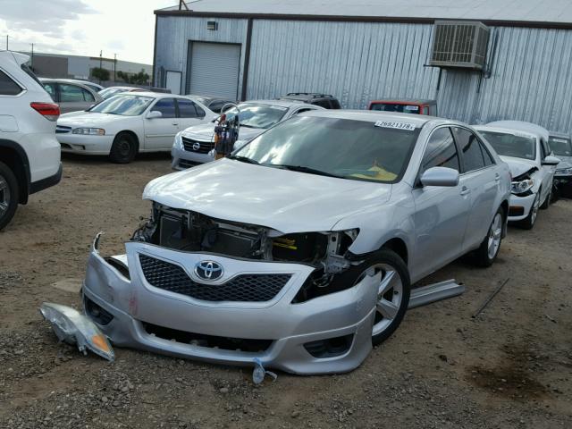 4T1BF3EK5AU559410 - 2010 TOYOTA CAMRY BASE SILVER photo 2