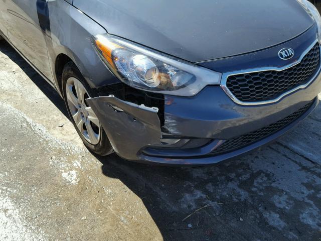 KNAFK5A87G5587958 - 2016 KIA FORTE LX GRAY photo 9