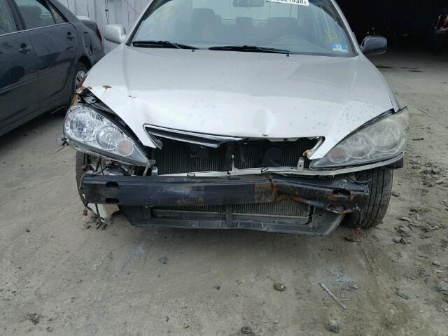 4T1BE32K45U044427 - 2005 TOYOTA CAMRY LE SILVER photo 9