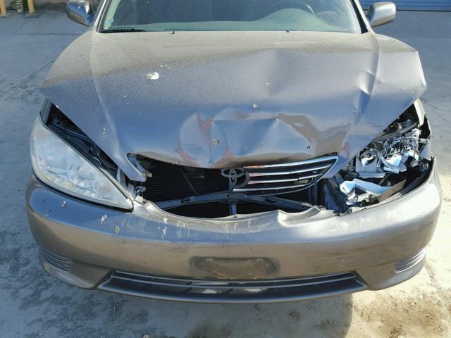 4T1BE32K45U518733 - 2005 TOYOTA CAMRY LE GRAY photo 9