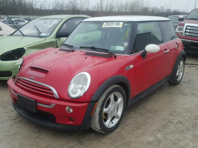 WMWRE33414TD77403 - 2004 MINI COOPER S RED photo 2