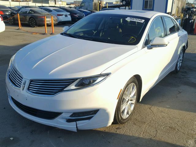 3LN6L2GK4GR630730 - 2016 LINCOLN MKZ WHITE photo 2