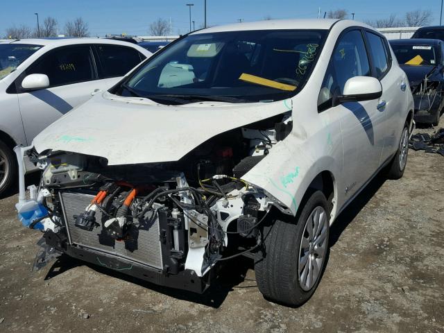 1N4AZ0CPXGC300095 - 2016 NISSAN LEAF S WHITE photo 2