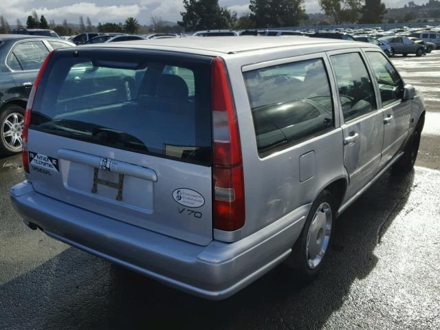 YV1LW55A1X2590163 - 1999 VOLVO V70 SILVER photo 4