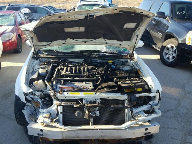 JN1CA31D91T842576 - 2001 NISSAN MAXIMA GXE WHITE photo 7