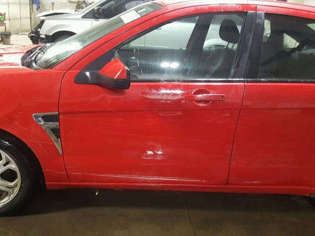 1FAHP35N88W181495 - 2008 FORD FOCUS SE RED photo 9