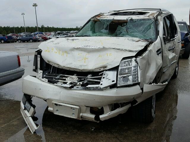 1GYUKBEF1AR223563 - 2010 CADILLAC ESCALADE L WHITE photo 2