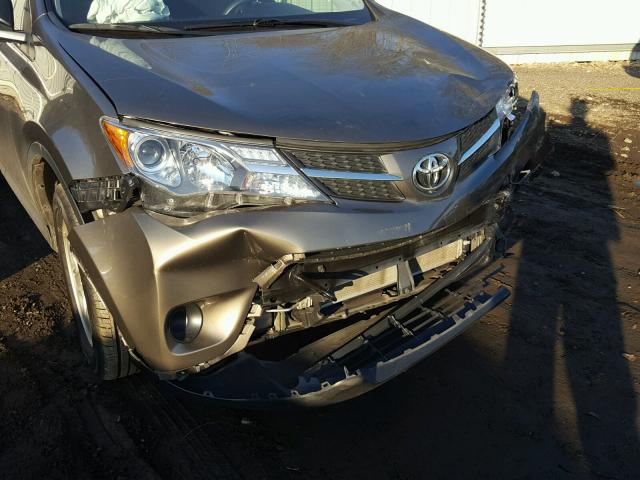 JTMBFREV4FD096927 - 2015 TOYOTA RAV4 LE BROWN photo 9