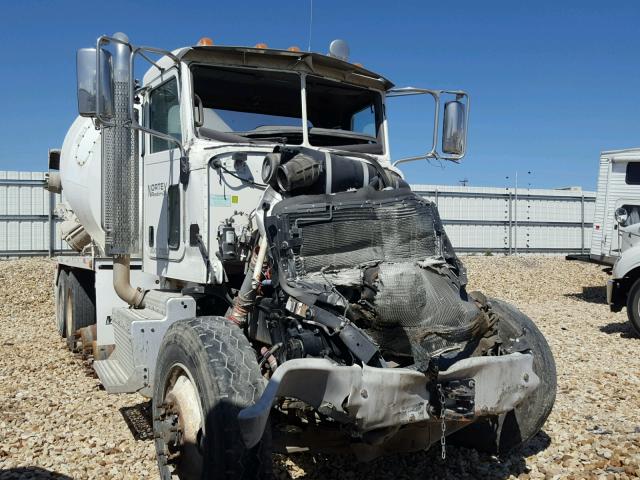 1NPSL70X8FD229364 - 2015 PETERBILT 365 WHITE photo 1