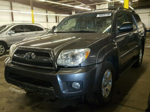 JTEBU14R260099453 - 2006 TOYOTA 4RUNNER SR GRAY photo 2