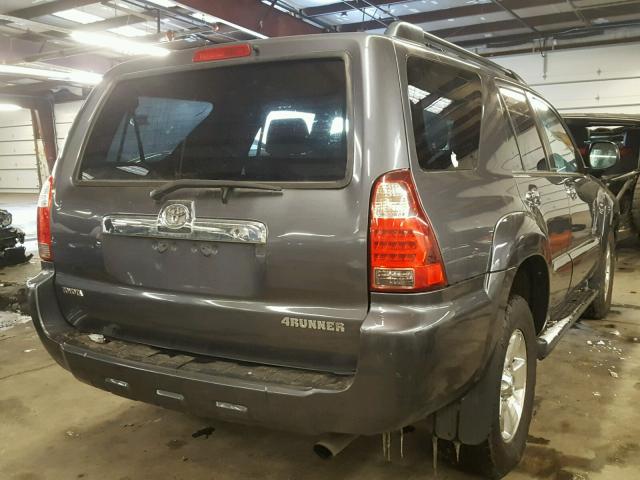 JTEBU14R260099453 - 2006 TOYOTA 4RUNNER SR GRAY photo 4