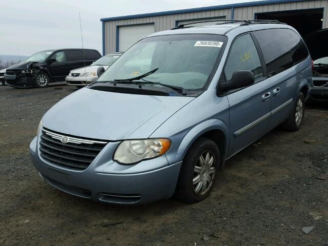 2A4GP54L66R808101 - 2006 CHRYSLER TOWN & COU BLUE photo 2