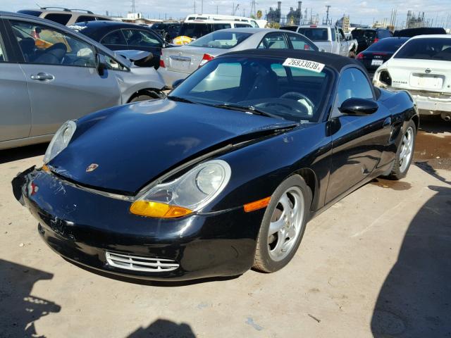 WP0CA2987YU624929 - 2000 PORSCHE BOXSTER BLACK photo 2