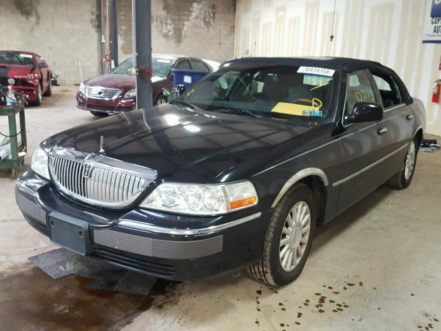 1LNHM82W13Y685229 - 2003 LINCOLN TOWN CAR S BLACK photo 2