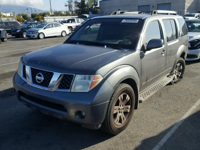 5N1AR18U25C728430 - 2005 NISSAN PATHFINDER GRAY photo 2