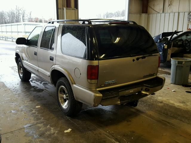 1GNCS13W62K176580 - 2002 CHEVROLET BLAZER GOLD photo 3