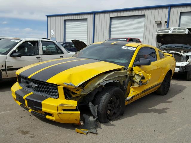 1ZVFT80N965177165 - 2006 FORD MUSTANG YELLOW photo 2