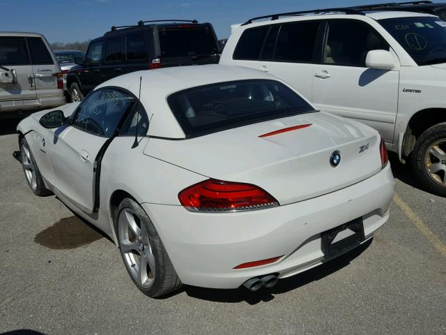 WBALM5C56BE378414 - 2011 BMW Z4 SDRIVE3 WHITE photo 3