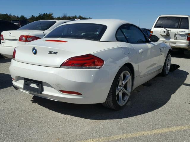 WBALM5C56BE378414 - 2011 BMW Z4 SDRIVE3 WHITE photo 4