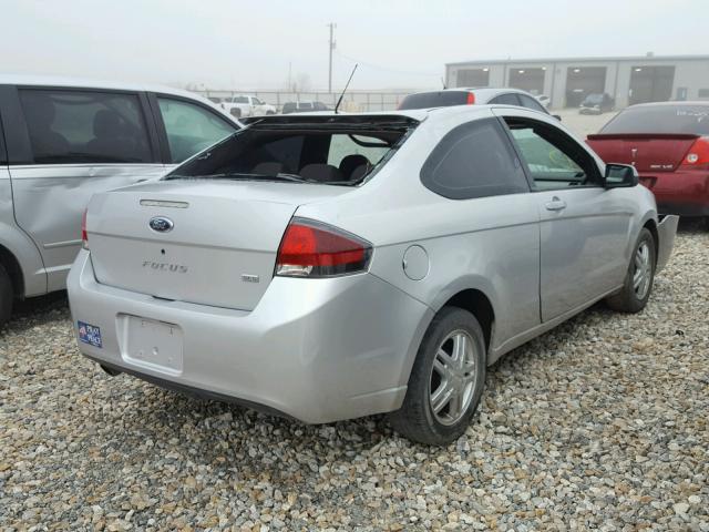 1FAHP33NX9W209785 - 2009 FORD FOCUS SES SILVER photo 4