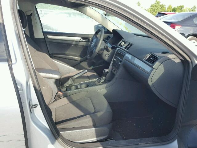 1VWAP7A38EC002602 - 2014 VOLKSWAGEN PASSAT S ვერცხლისფერი ფოტო 5