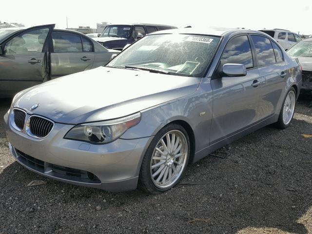 WBANB33505CN63996 - 2005 BMW 545 I SILVER photo 2