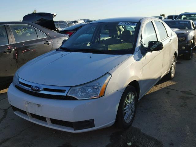 1FAHP35N59W148388 - 2009 FORD FOCUS SE WHITE photo 2