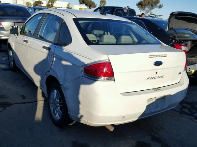 1FAHP35N59W148388 - 2009 FORD FOCUS SE WHITE photo 3