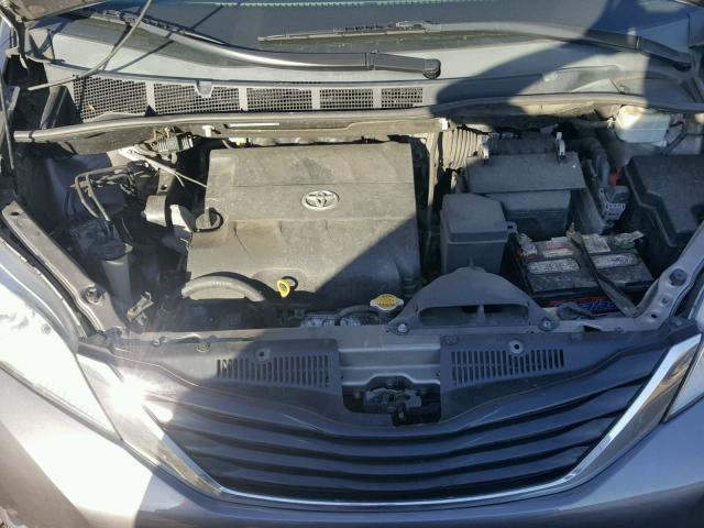 5TDKK3DC0CS233757 - 2012 TOYOTA SIENNA LE GRAY photo 7